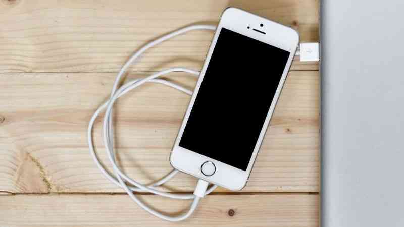 iPhone May No Longer Include a Charger Inside