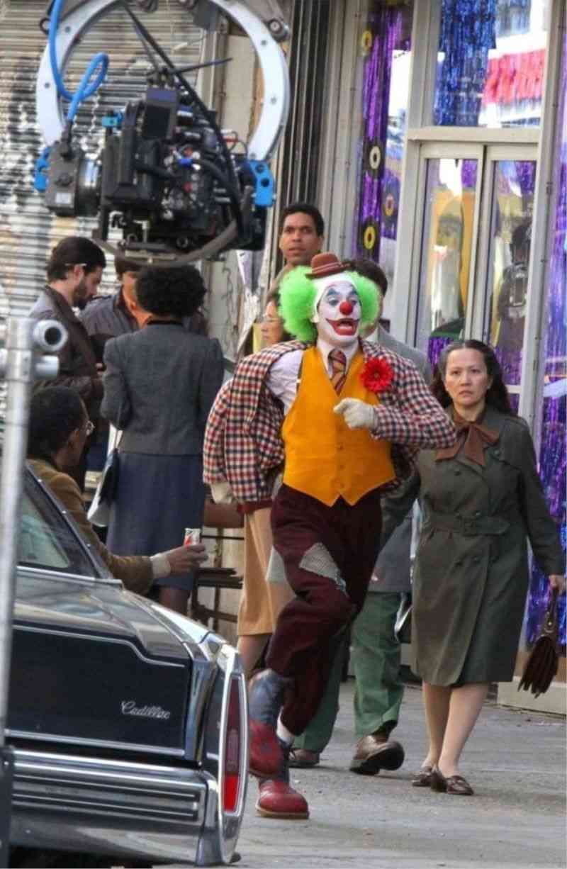 Joker showed off his wicked smile again with the new images 4 joker 3 1