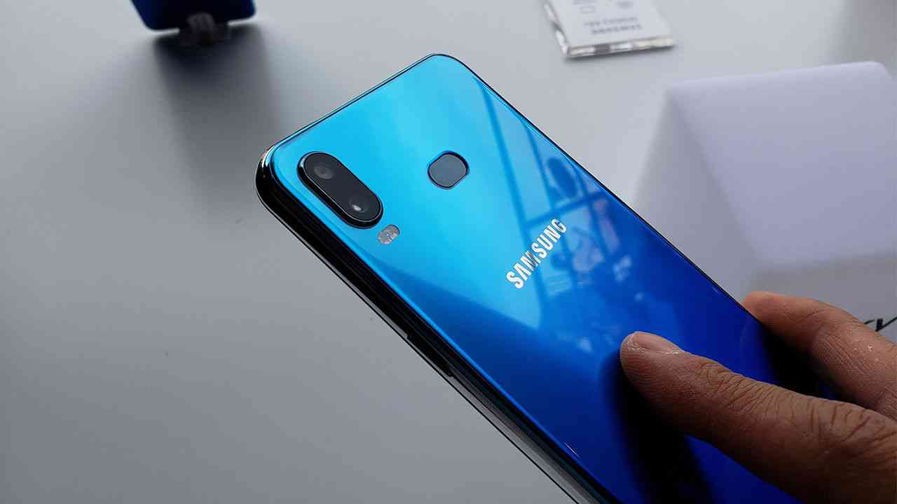 samsung introduces the first phone not manufactured by samsung samsung galaxy a 420 big 1